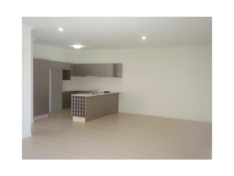 2/1 Richardson Crescent, Upper Coomera QLD 4209