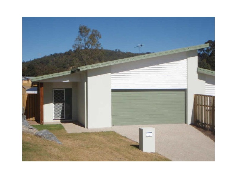 2/1 Richardson Crescent, Upper Coomera QLD 4209