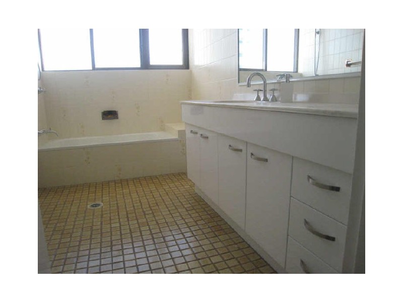 35/114 The Esplanade, Burleigh Heads QLD 4220