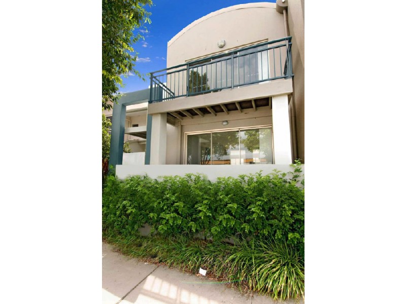 30 Moores Crescent, Varsity Lakes QLD 4227