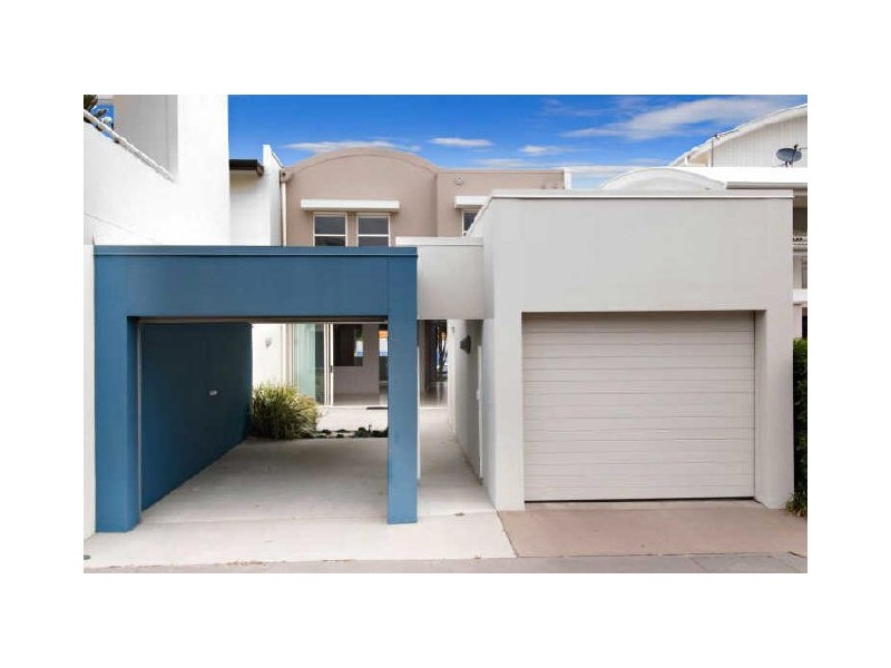 30 Moores Crescent, Varsity Lakes QLD 4227