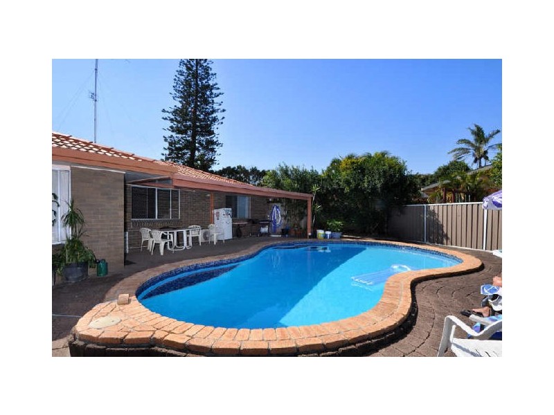 1 Joy Avenue, Burleigh Waters QLD 4220