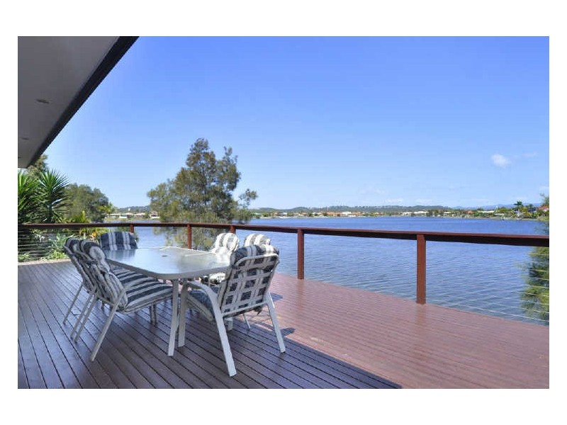 138 Honeyeater Drive, Burleigh Waters QLD 4220