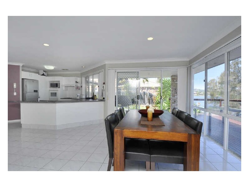 138 Honeyeater Drive, Burleigh Waters QLD 4220