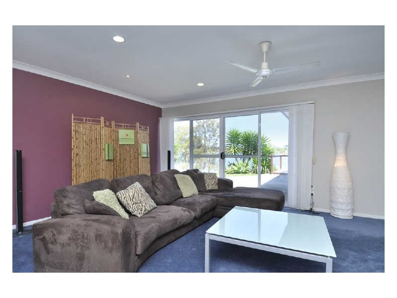 138 Honeyeater Drive, Burleigh Waters QLD 4220
