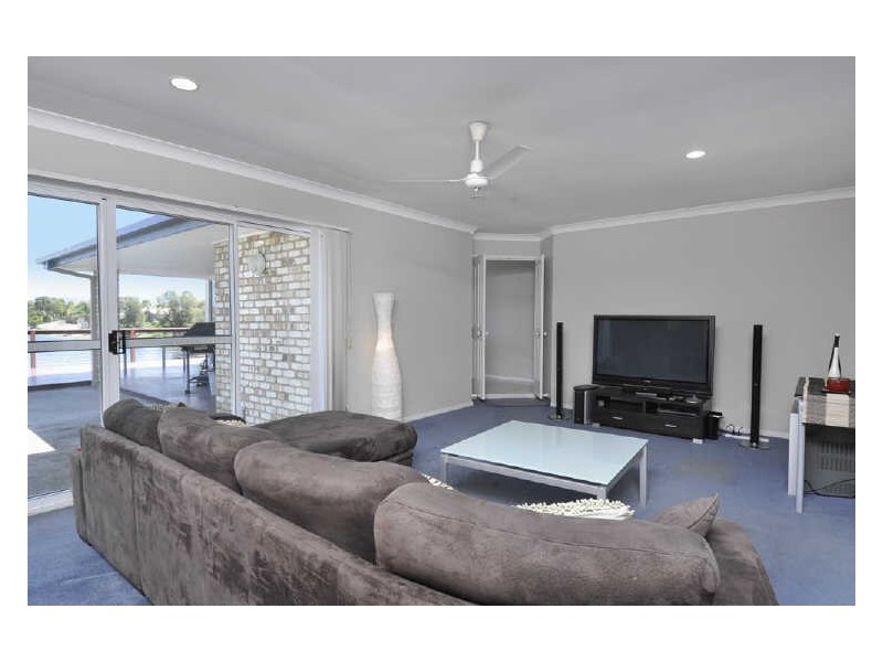 138 Honeyeater Drive, Burleigh Waters QLD 4220