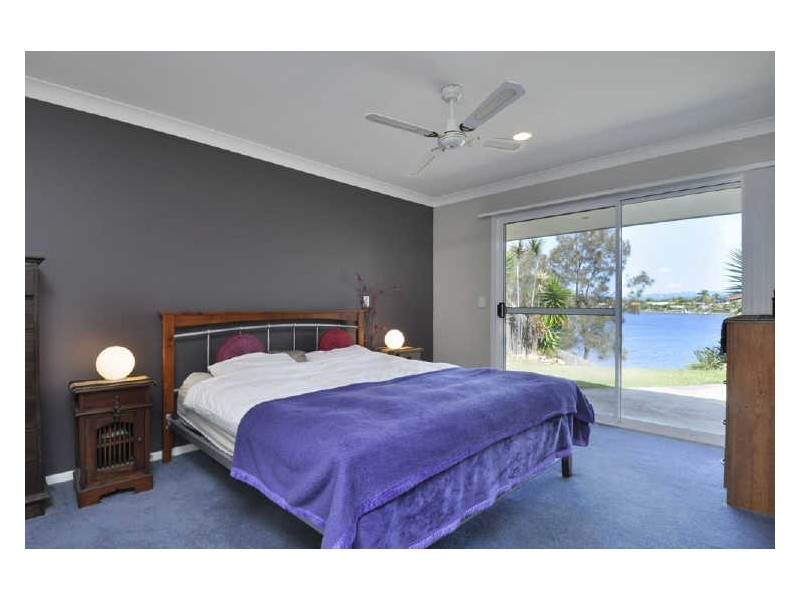 138 Honeyeater Drive, Burleigh Waters QLD 4220