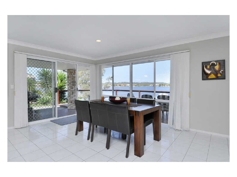 138 Honeyeater Drive, Burleigh Waters QLD 4220