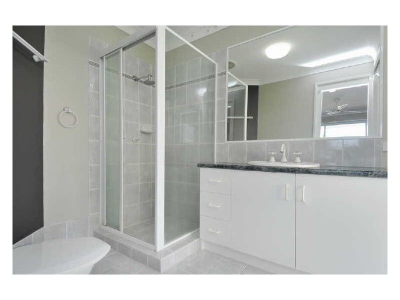 138 Honeyeater Drive, Burleigh Waters QLD 4220