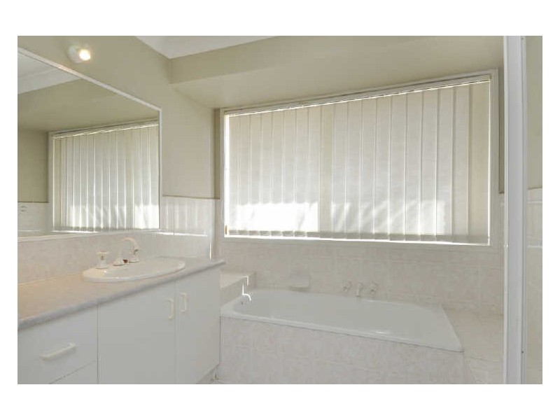 138 Honeyeater Drive, Burleigh Waters QLD 4220