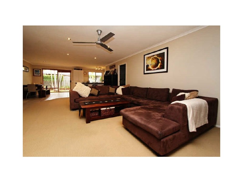 18 Southlake Dr, Varsity Lakes QLD 4227