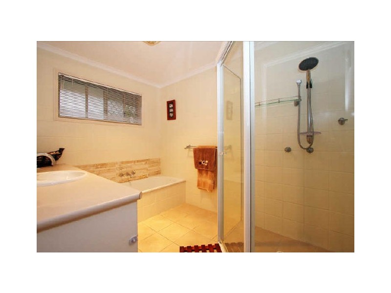 18 Southlake Dr, Varsity Lakes QLD 4227