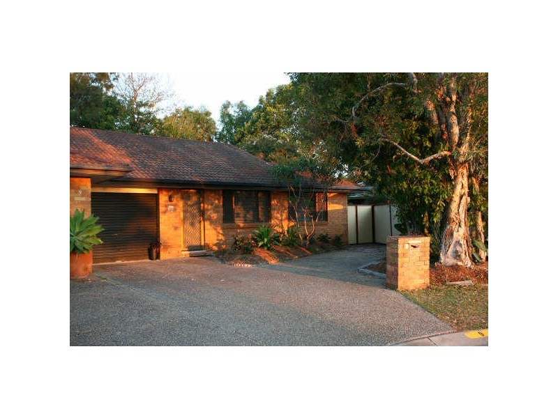 2/9 Flora Cl, Burleigh Waters QLD 4220