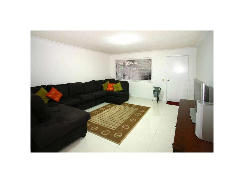 2/9 Flora Cl, Burleigh Waters QLD 4220