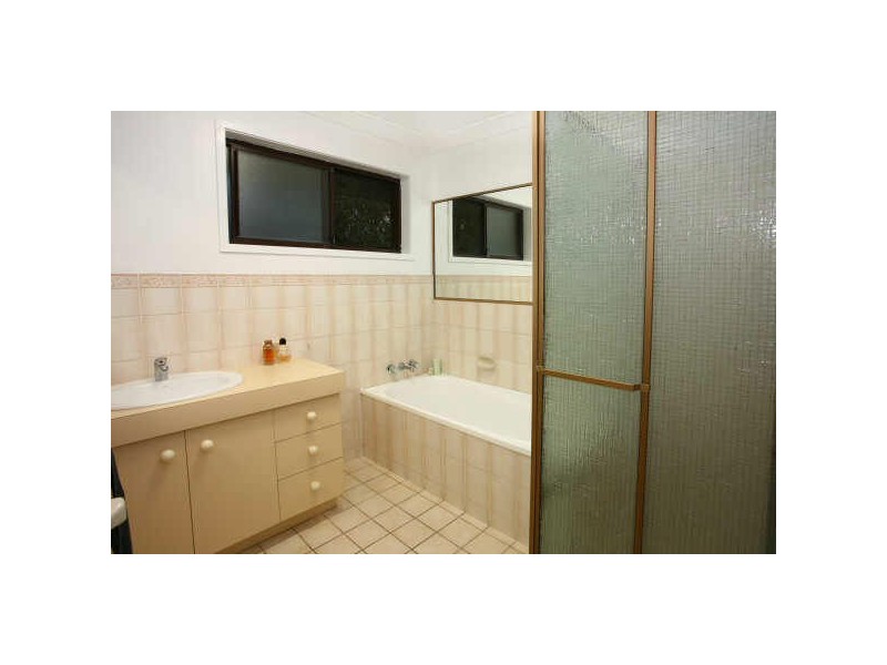 2/9 Flora Cl, Burleigh Waters QLD 4220