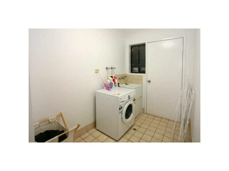 2/9 Flora Cl, Burleigh Waters QLD 4220