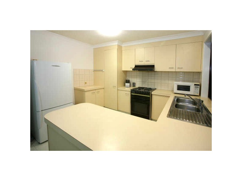 2/9 Flora Cl, Burleigh Waters QLD 4220