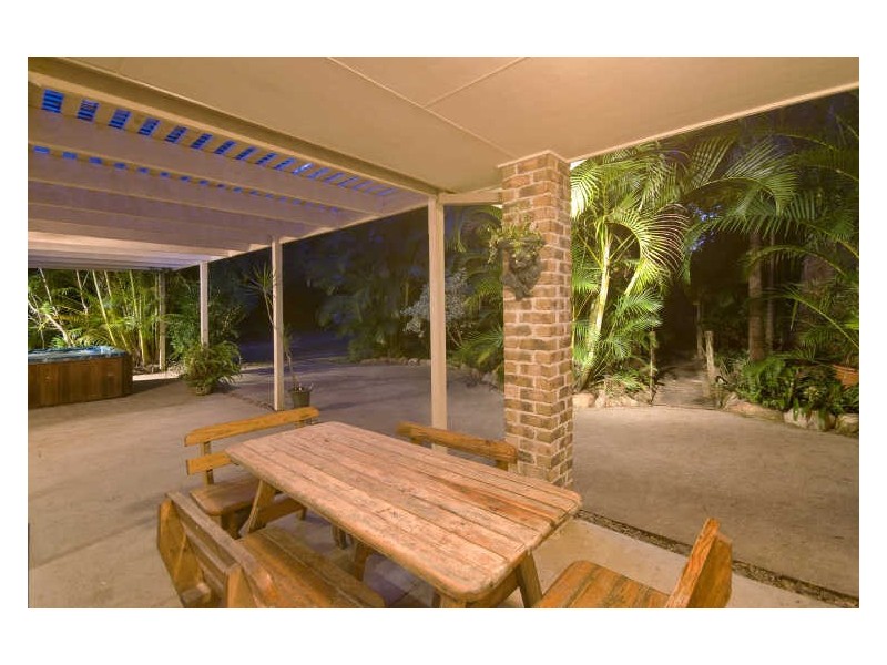18 Camphorlaurel Court, Tallebudgera Valley QLD 4228