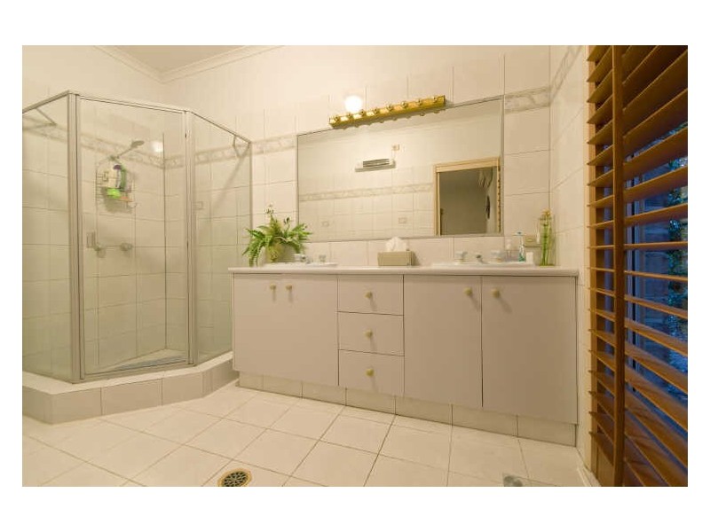 18 Camphorlaurel Court, Tallebudgera Valley QLD 4228