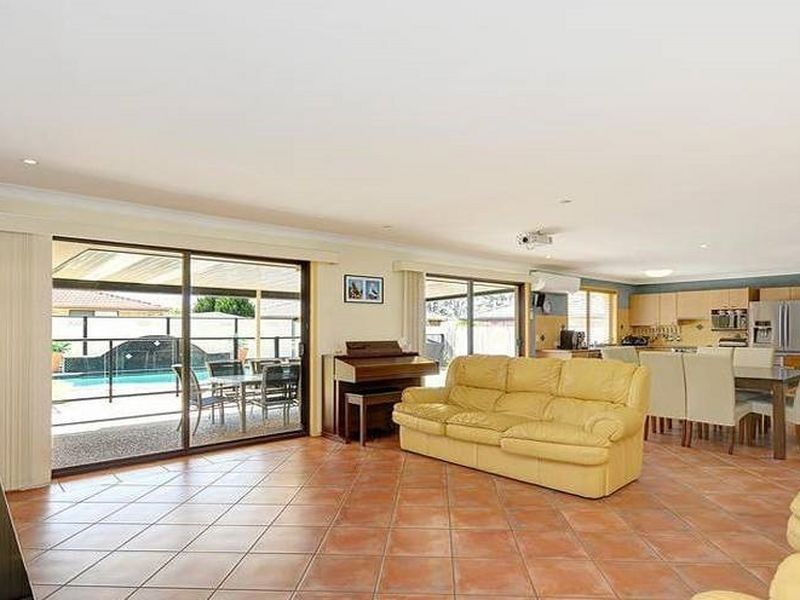 3 Maple Court, Burleigh Waters QLD 4220