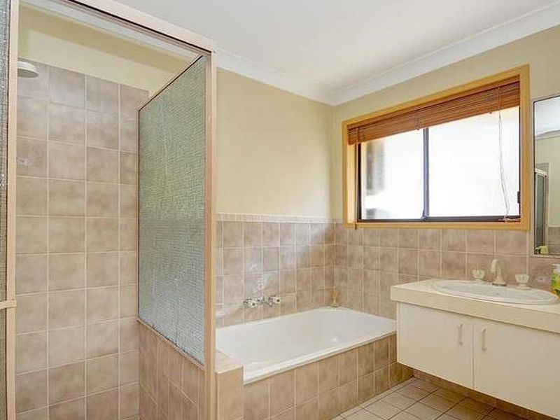 3 Maple Court, Burleigh Waters QLD 4220