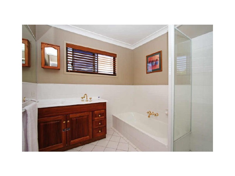 8 Glen Eagles Drive, Robina QLD 4226