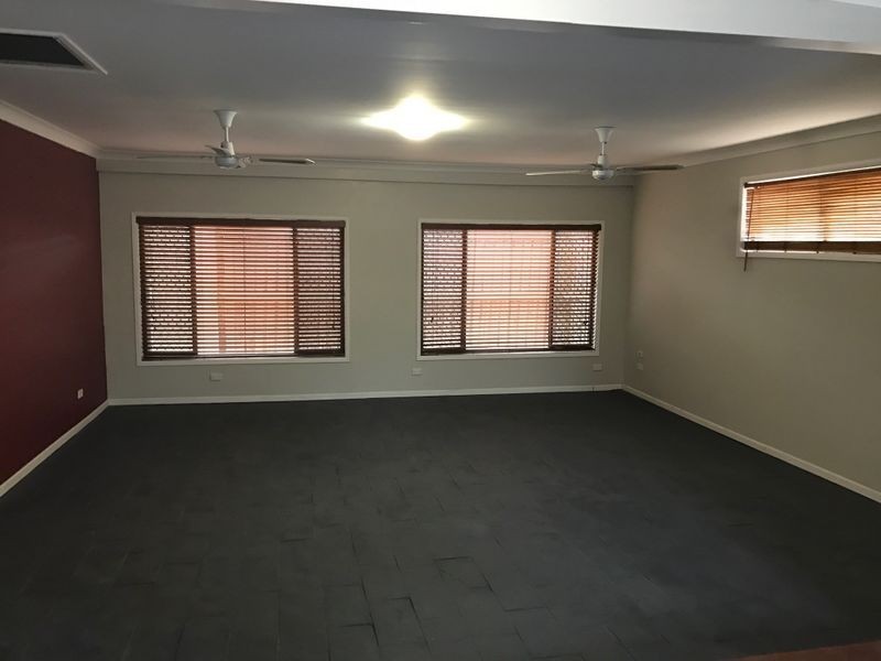 2 Rangeview Court, Burleigh Waters QLD 4220