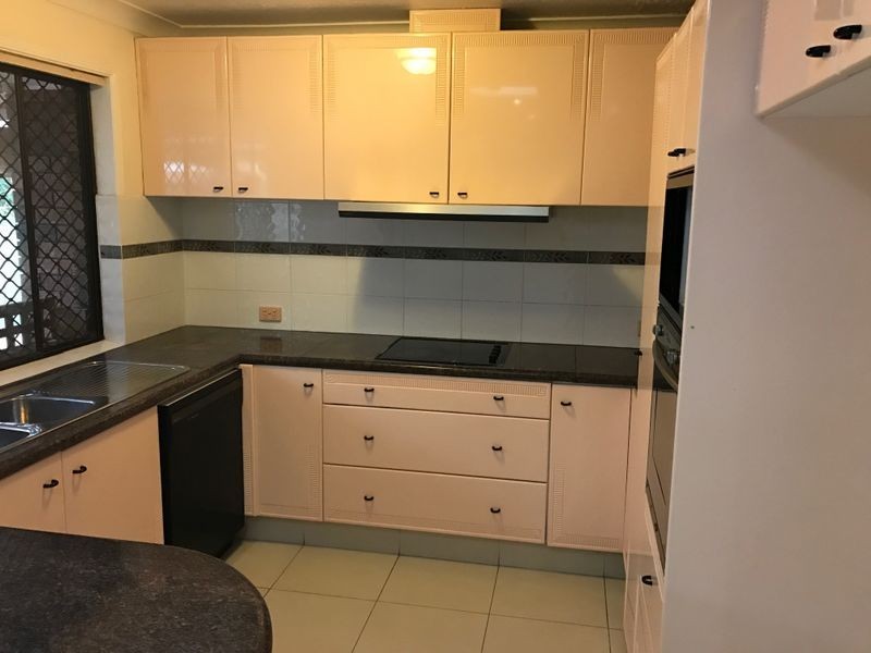 2 Rangeview Court, Burleigh Waters QLD 4220