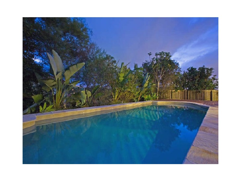 8 Barlee Court, Elanora QLD 4221