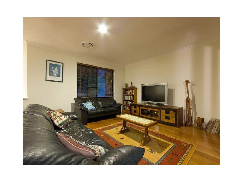 8 Barlee Court, Elanora QLD 4221