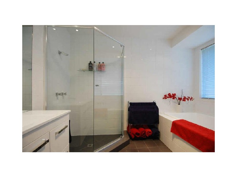 17 Jamberoo Ct, Tallebudgera QLD 4228