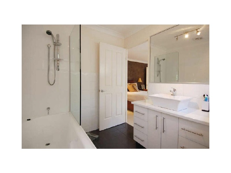 17 Jamberoo Ct, Tallebudgera QLD 4228