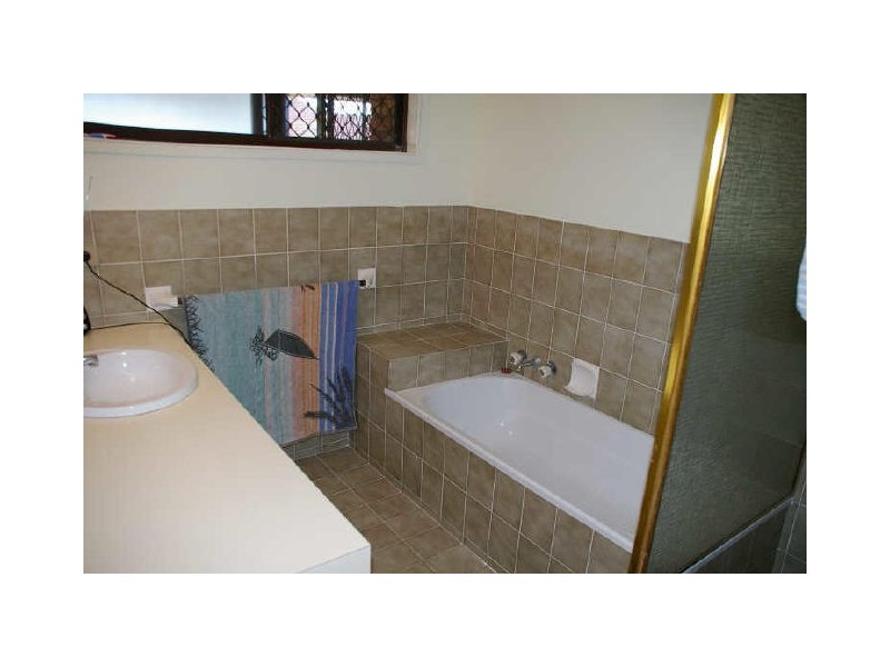 24 Coachwood Ct, Burleigh Waters QLD 4220