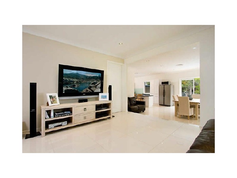 24 Egret Av, Burleigh Waters QLD 4220