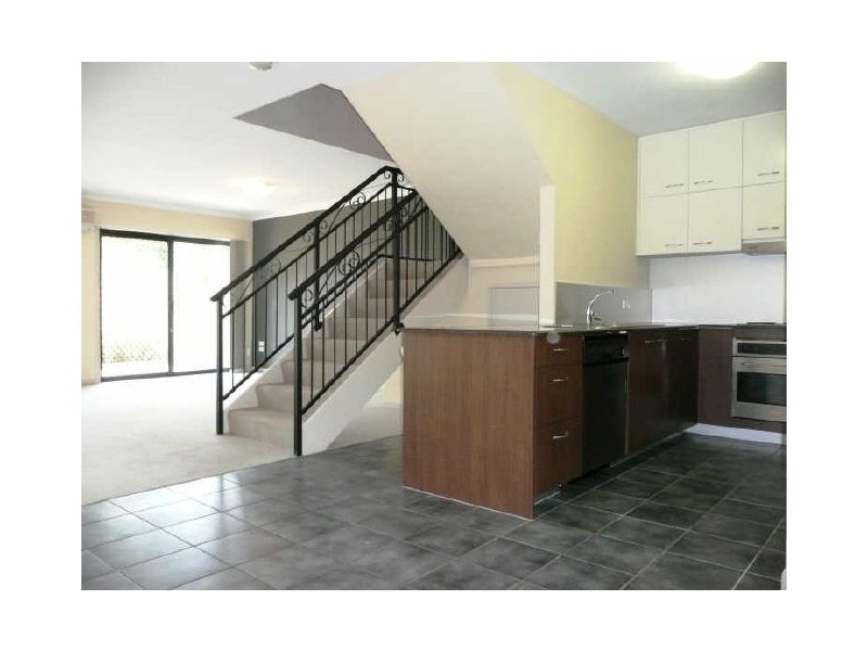 8/2 Geraldton Drive, Varsity Lakes QLD 4227