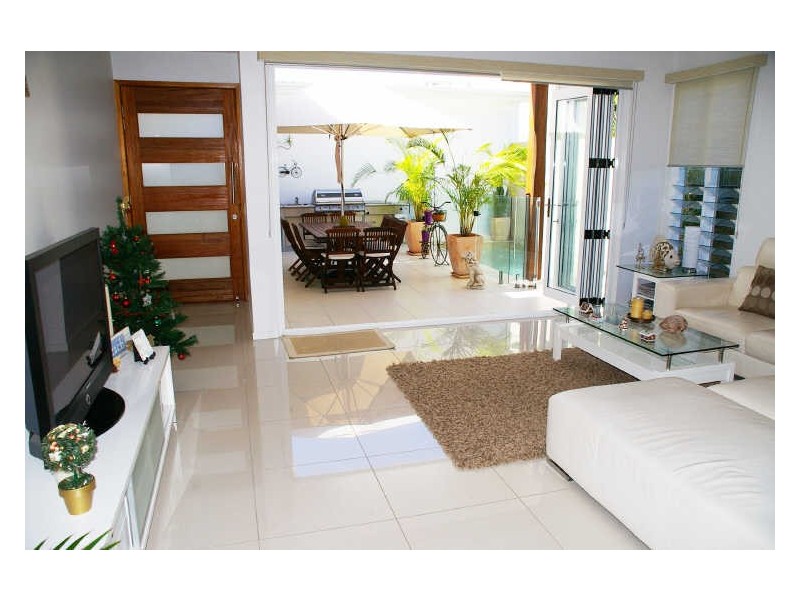 2/4 Cedar Court, Burleigh Heads QLD 4220