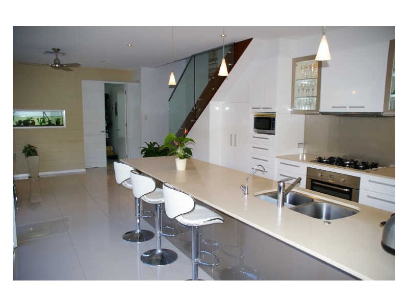 2/4 Cedar Court, Burleigh Heads QLD 4220