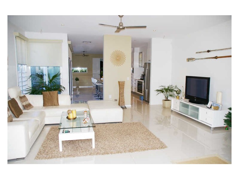 2/4 Cedar Court, Burleigh Heads QLD 4220