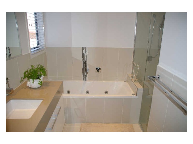 2/4 Cedar Court, Burleigh Heads QLD 4220