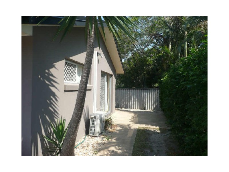 2/8 Bali Avenue, Palm Beach QLD 4221