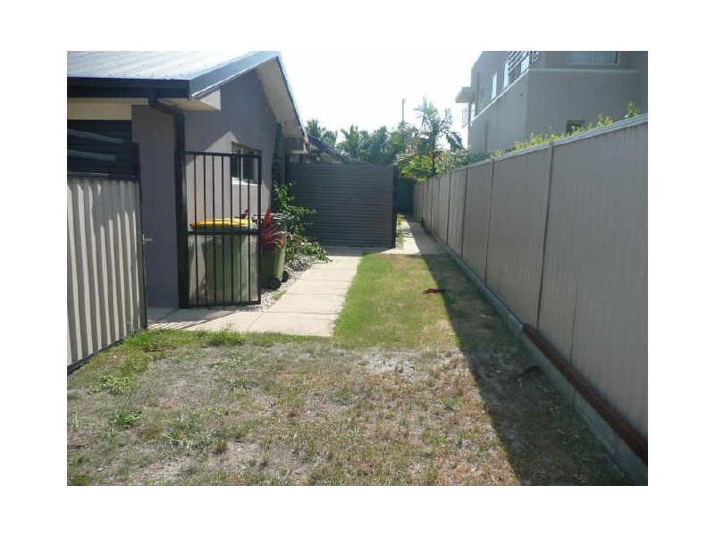 2/8 Bali Avenue, Palm Beach QLD 4221