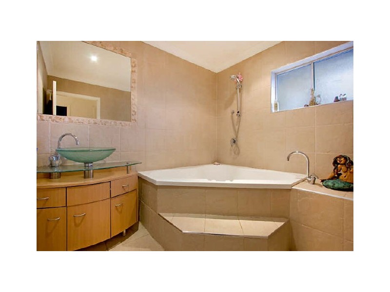 26 Aruma Avenue, Burleigh Waters QLD 4220