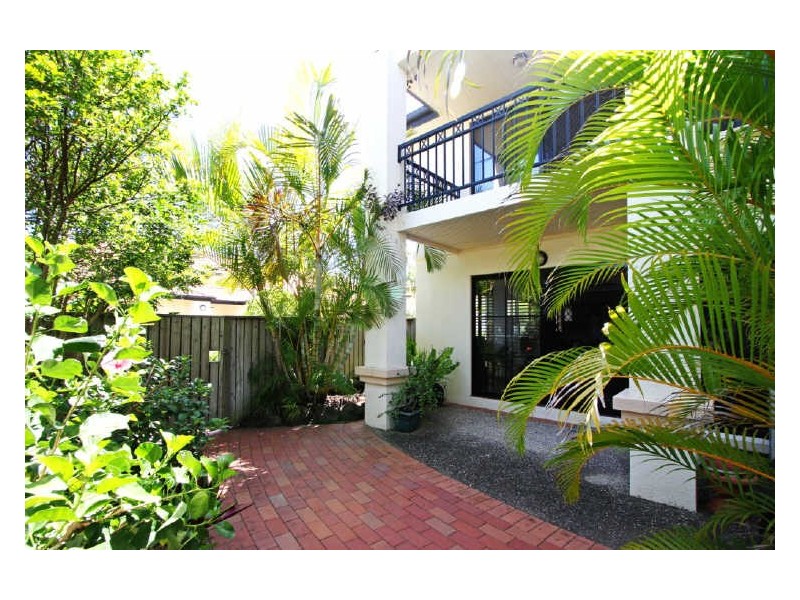 10/2 Beachcomber Court, Burleigh Waters QLD 4220