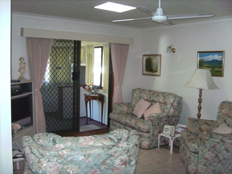 8/3 Township Drive, West Burleigh QLD 4219