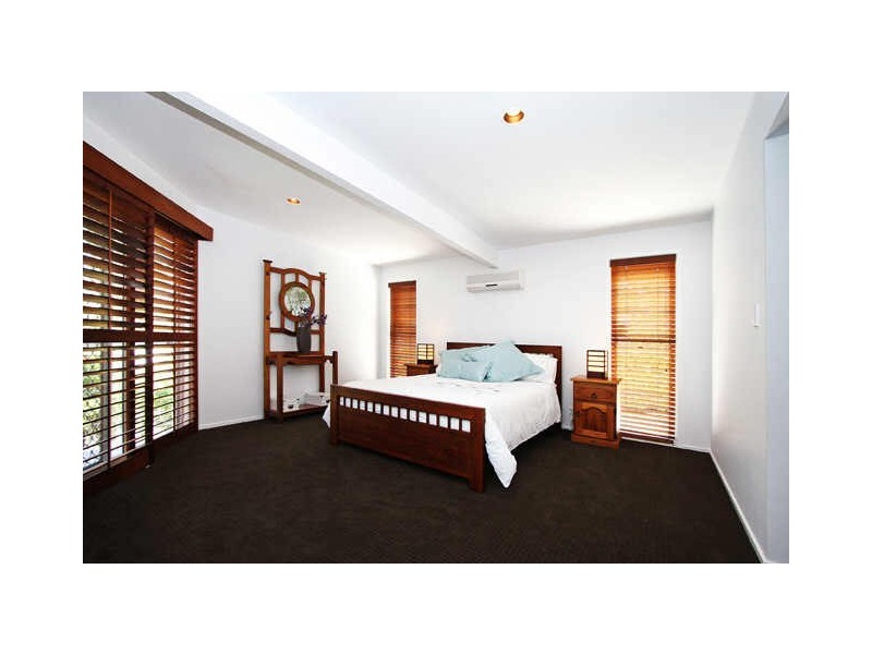 1 Kaffia Court, Elanora QLD 4221
