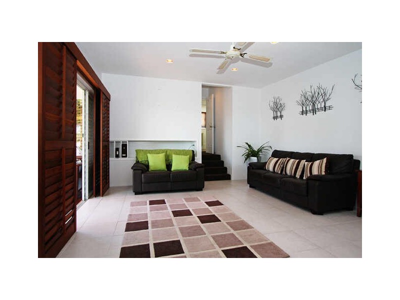 1 Kaffia Court, Elanora QLD 4221