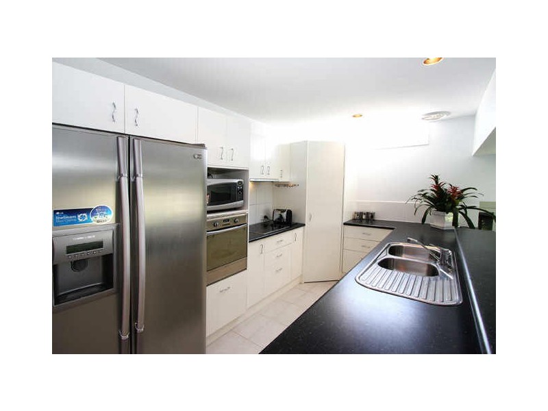 1 Kaffia Court, Elanora QLD 4221