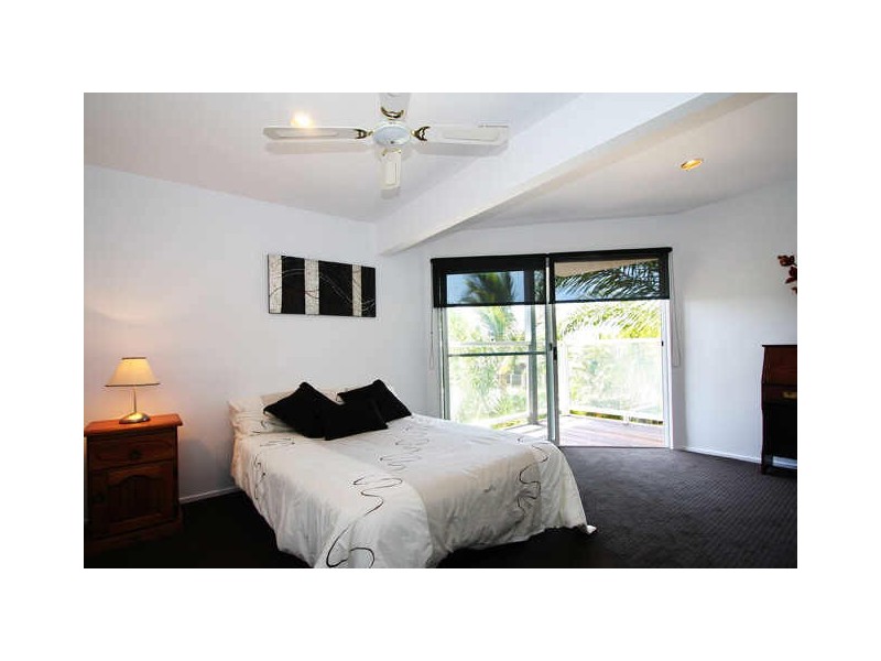 1 Kaffia Court, Elanora QLD 4221