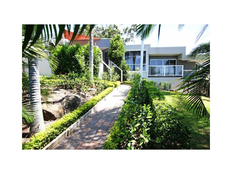 1 Kaffia Court, Elanora QLD 4221
