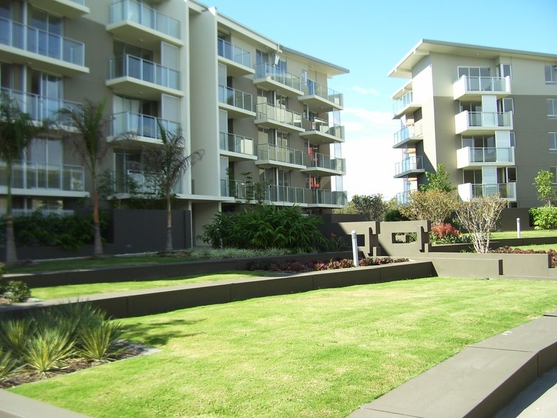 2102/14 Executive Drive, Burleigh Waters QLD 4220